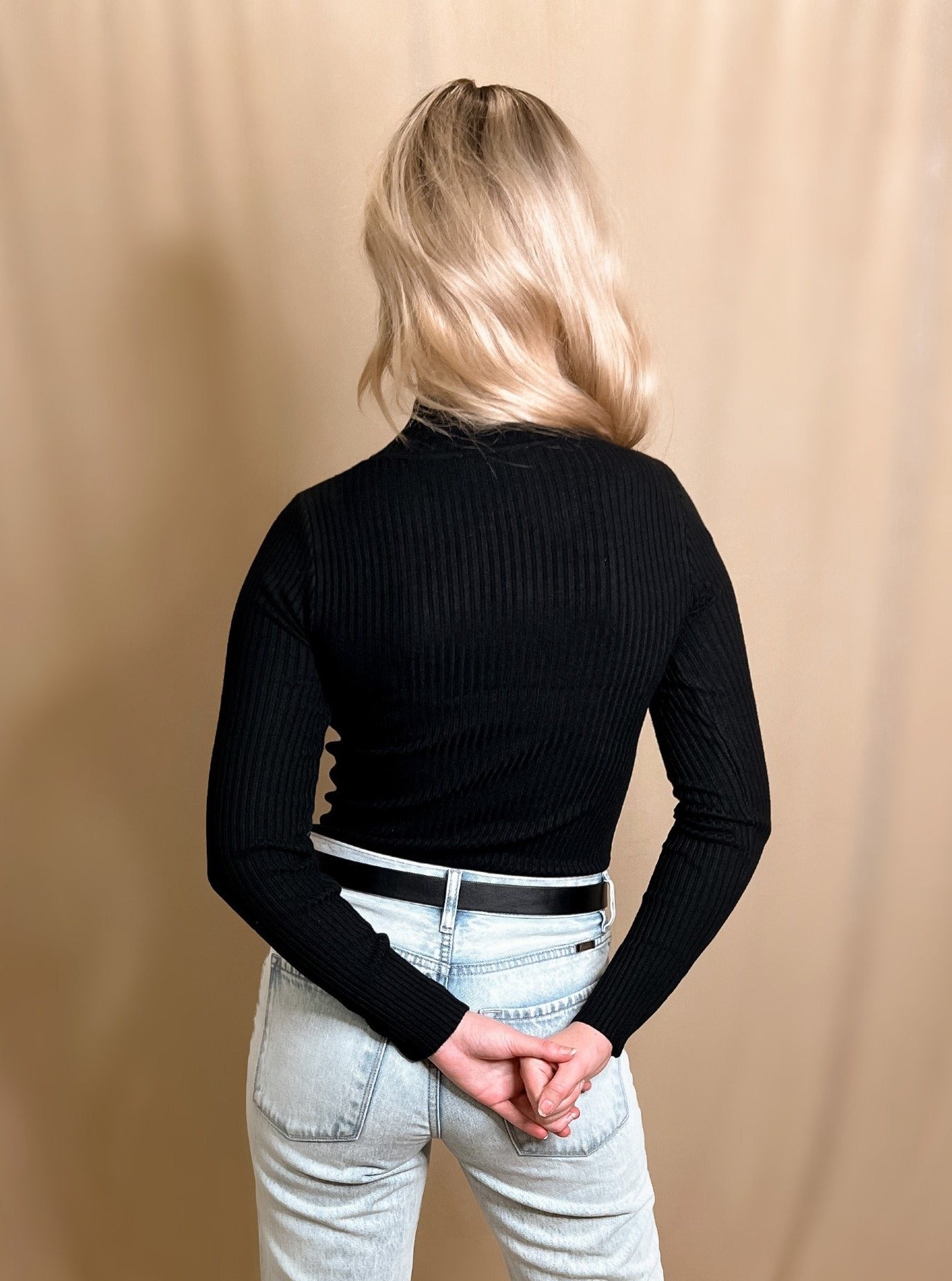 Ribbed Keyhole Top